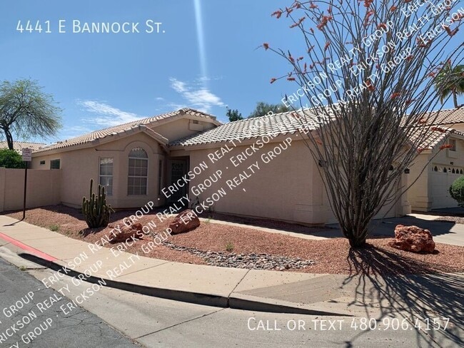 4441 E Bannock St in Phoenix, AZ - Building Photo - Building Photo