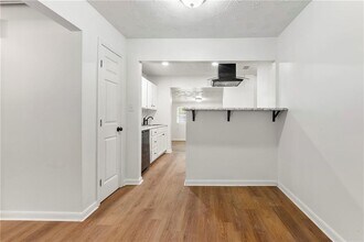 5340 Lee Cir in Forest Park, GA - Building Photo - Building Photo