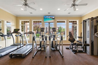 Deer Valley Apartments in Columbia, MO - Foto de edificio - Building Photo