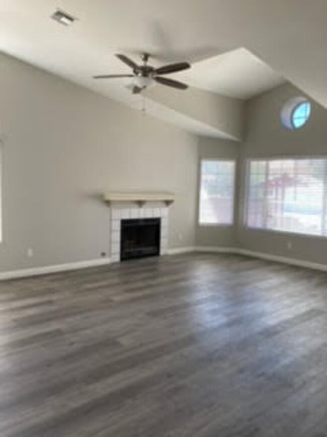 2904 Ensalmo Way in Laughlin, NV - Building Photo - Building Photo