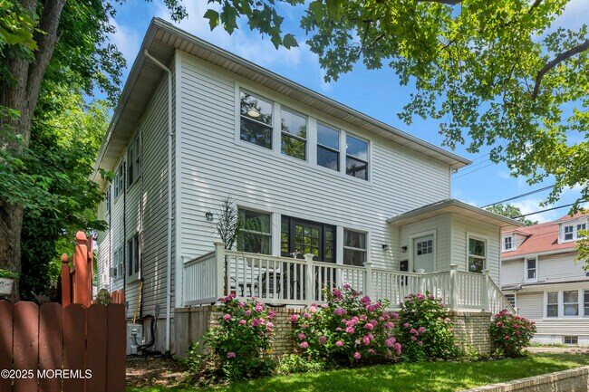1105 Comstock St in Asbury Park, NJ - Building Photo - Building Photo