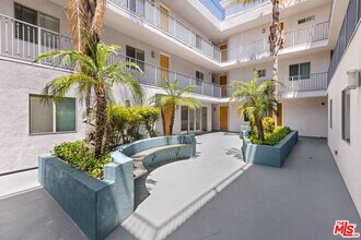 5232 Satsuma Ave in Los Angeles, CA - Building Photo - Building Photo