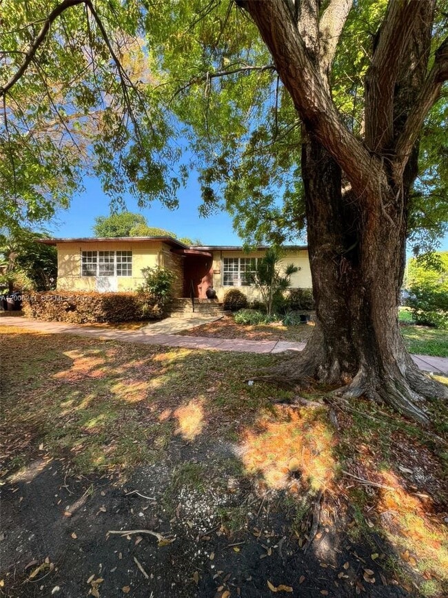 property at 4582 Royal Palm Ave