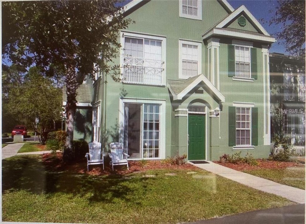 9408 Lake Chase Island Way in Tampa, FL - Foto de edificio