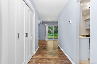 301 N Greeley Ave in Chappaqua, NY - Building Photo - Building Photo