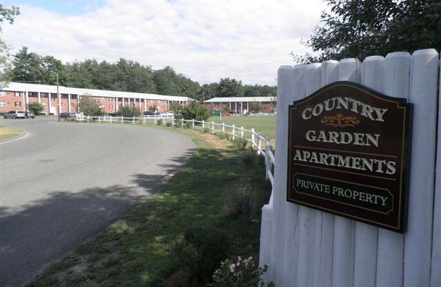 134 College Hwy in Southampton, MA - Building Photo