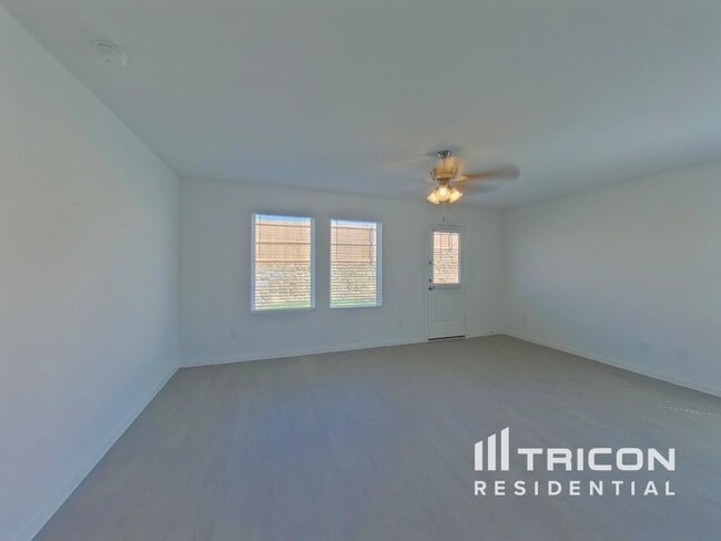 10700 Dusty Rnch Rd in Fort Worth, TX - Building Photo - Building Photo