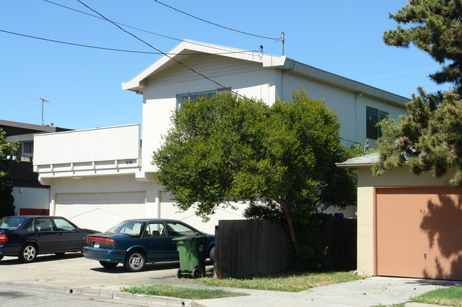 906 Liberty St in El Cerrito, CA - Foto de edificio - Building Photo