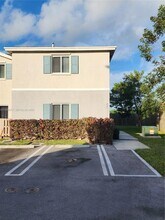 452 NW 12th Pl in Florida City, FL - Building Photo - Building Photo