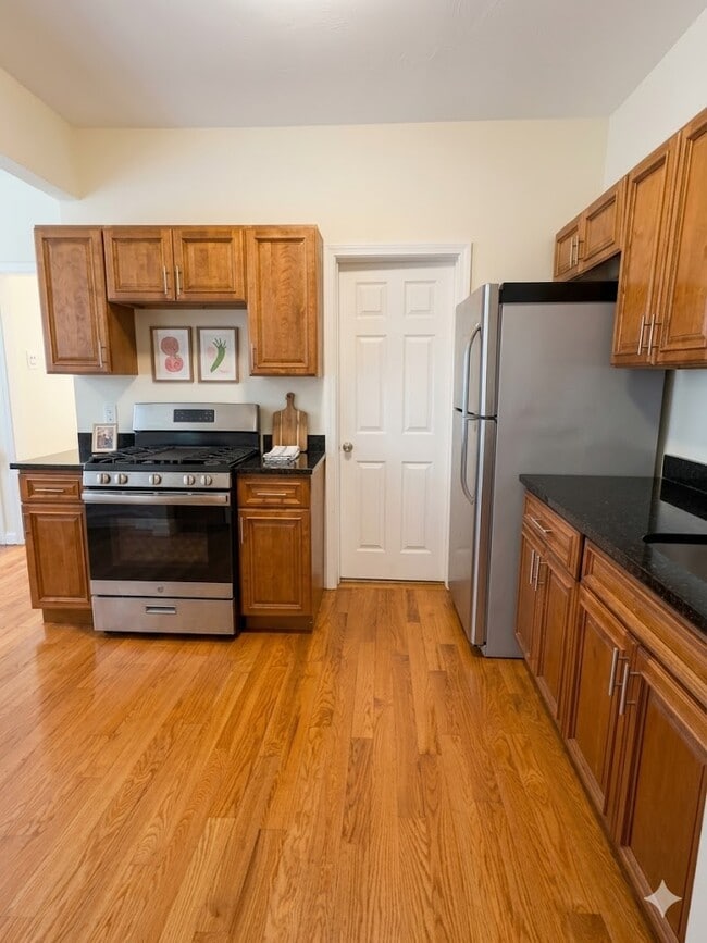 58 Medford St, Unit 1 in Somerville, MA - Building Photo - Building Photo