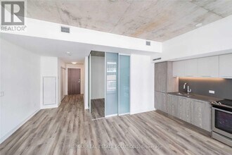 15 Baseball Pl in Toronto, ON - Building Photo - Building Photo