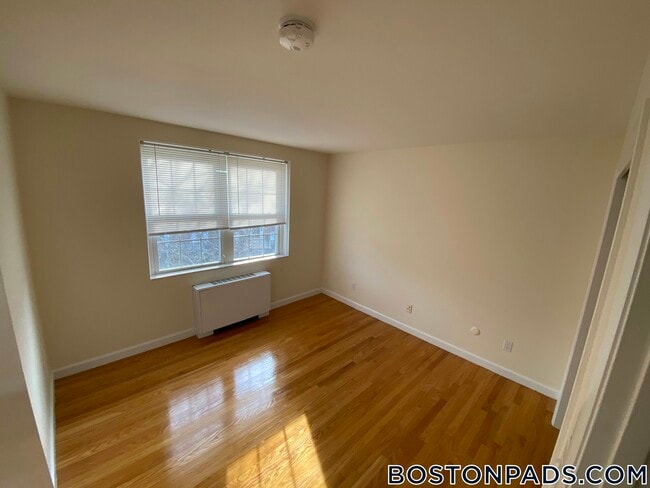 8 Captain Parker Arms, Unit 23 in Lexington, MA - Building Photo - Building Photo