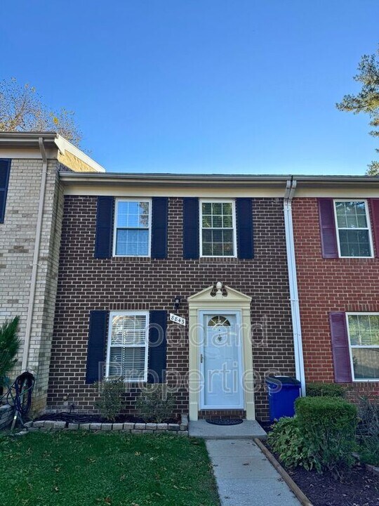 8843 Hayshed Ln in Columbia, MD - Building Photo