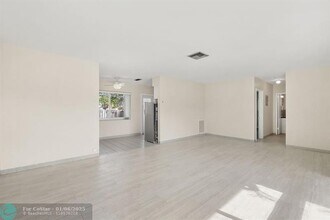 2851 NE 30th St-Unit -2851 in Fort Lauderdale, FL - Foto de edificio - Building Photo