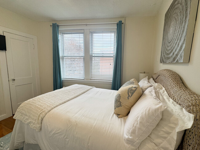 191 Kent St, Unit #5 in Brookline, MA - Building Photo - Building Photo