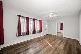 214 E Euclid Ave in Spokane, WA - Foto de edificio - Building Photo