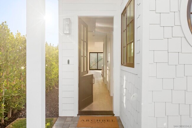 7214 Fay Ave in San Diego, CA - Building Photo - Building Photo