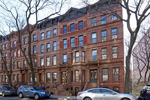 64 W 89th St in New York, NY - Building Photo