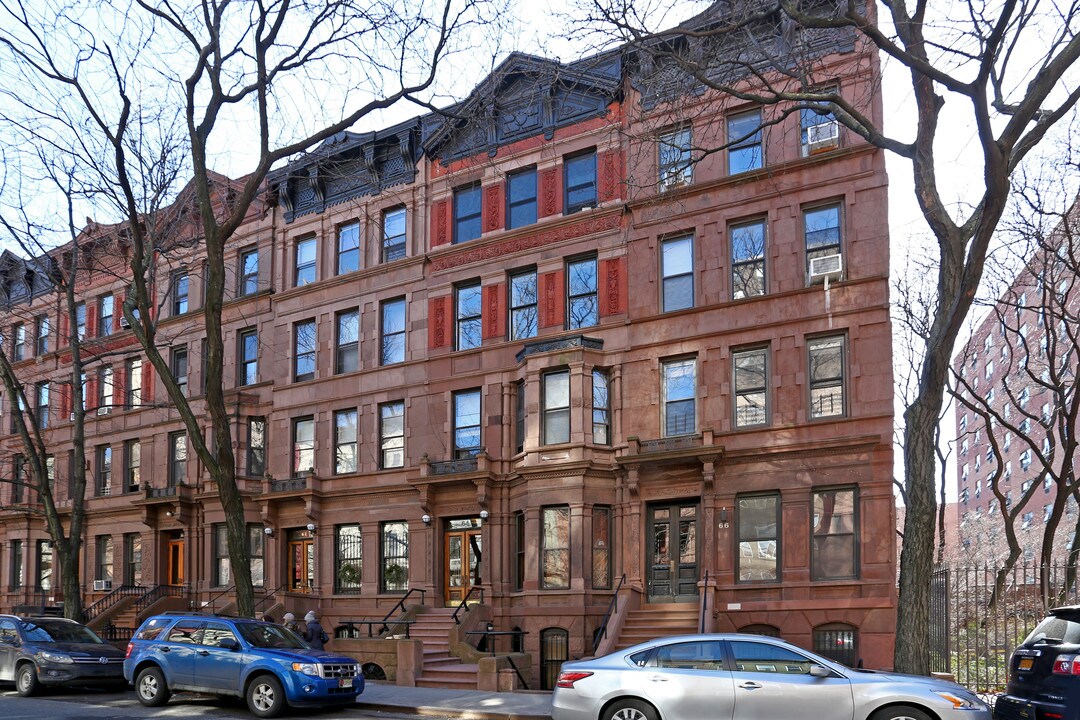 64 W 89th St in New York, NY - Building Photo