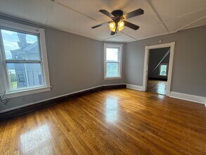 10 Courtney Ave-Unit -Unit 3 in Newburgh, NY - Building Photo - Building Photo