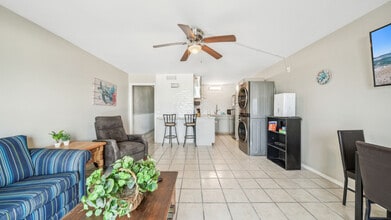 8743 Thomas Dr in Panama City Beach, FL - Building Photo - Building Photo