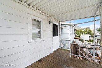 56 Ford Ave in Woodbridge Township, NJ - Building Photo - Building Photo