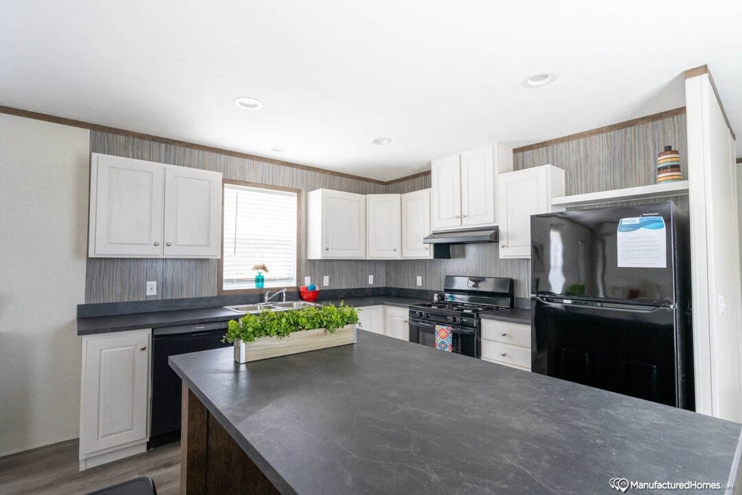 1811 N Telegraph Rd in Monroe, MI - Building Photo