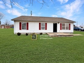 403 E 7th St in Hardinsburg, KY - Building Photo