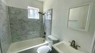 2343 Market St in Oakland, CA - Building Photo - Building Photo