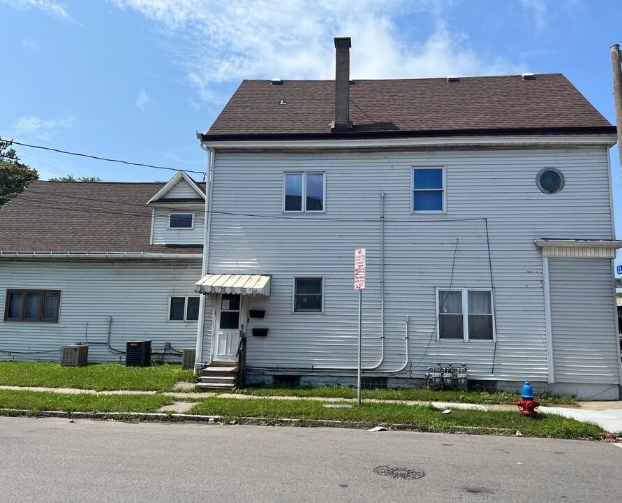 1661 Clinton St in Buffalo, NY - Building Photo