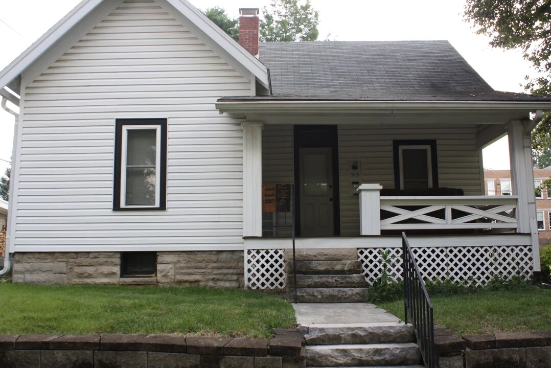 515 S Woodlawn Ave in Bloomington, IN - Foto de edificio