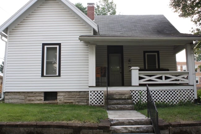 property at 515 S Woodlawn Ave