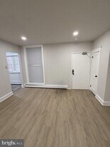 7092 Forrest Ave in Philadelphia, PA - Building Photo