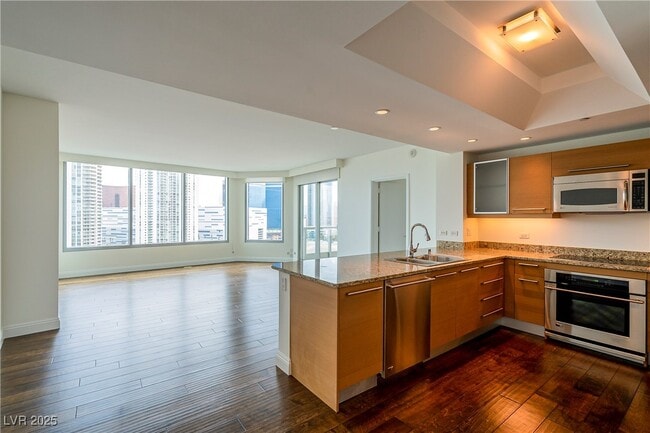 222 Karen Ave in Las Vegas, NV - Building Photo - Building Photo