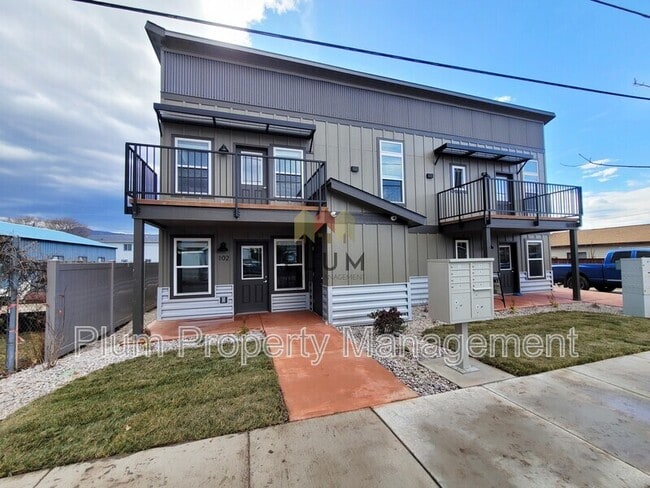 1611 Montana St