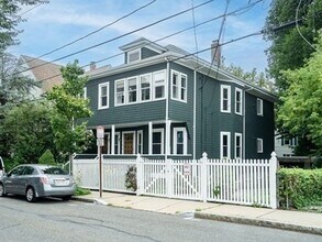 9 Victoria St, Unit 9 in Somerville, MA - Foto de edificio - Building Photo