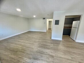 6601 SW 46th St in Davie, FL - Building Photo - Building Photo