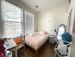 775 Parker St, Unit 1 in Boston, MA - Foto de edificio - Building Photo