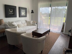 11720 St Andrews Place, Unit 302 in Wellington, FL - Foto de edificio - Building Photo