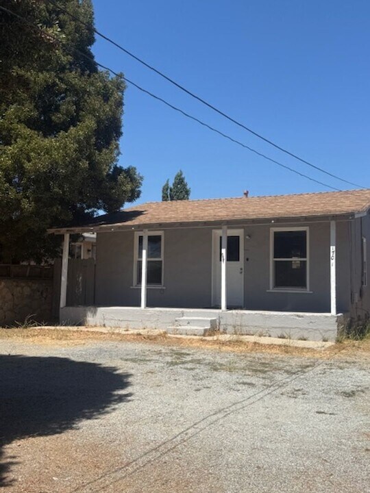 1701 Vosti Ave in Soledad, CA - Building Photo
