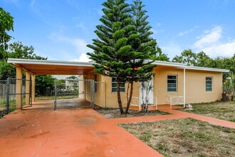 2445 NW 159th St in Opa Locka, FL - Building Photo - Building Photo