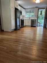 21 Hollow Tree Rd in Norwalk, CT - Building Photo - Building Photo
