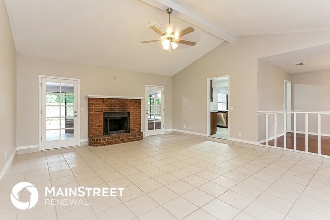 450 Segovia Dr in Orange Park, FL - Foto de edificio - Building Photo