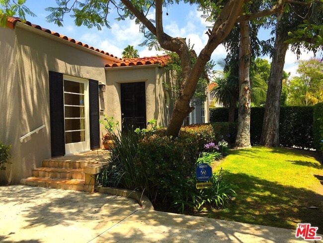 9019 Rosewood Ave in West Hollywood, CA - Building Photo - Building Photo
