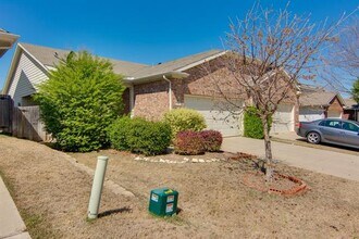 7529 Lazy Spur Blvd in Fort Worth, TX - Building Photo - Building Photo