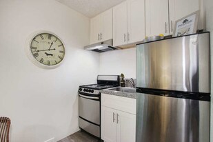 E Street Apartments in Sacramento, CA - Building Photo