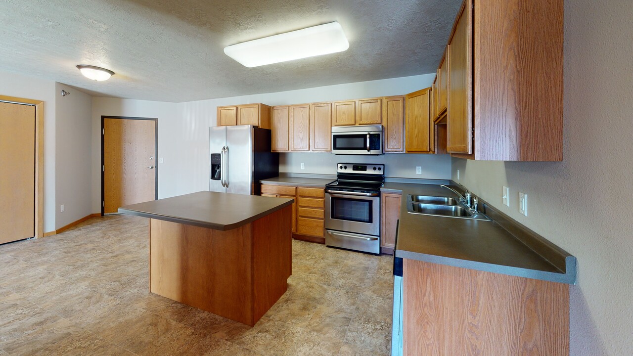 Cobblestone Apartments in Minot, ND - Foto de edificio