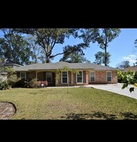 399 Kay Dr in Baton Rouge, LA - Building Photo