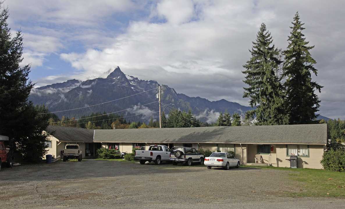 1015 Madison Ave in Darrington, WA - Building Photo