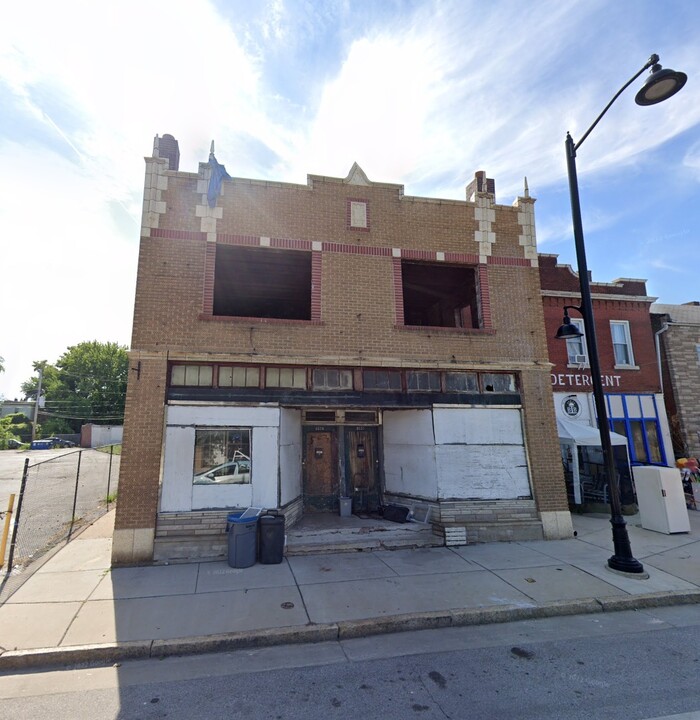 8029 N Broadway in St. Louis, MO - Building Photo